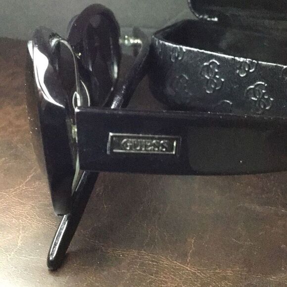 Glasses prescription lense frame andcase by guess - Picture 6 of 6